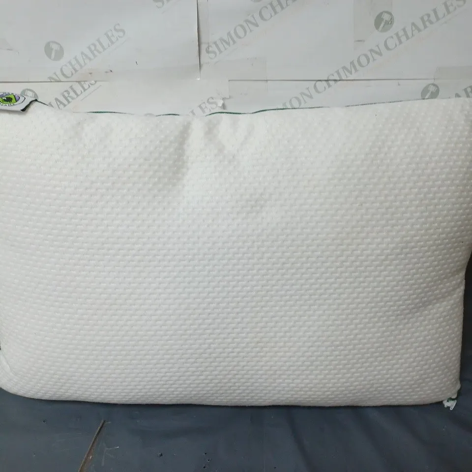 MARTIAN DREAMS HYBRID PILLOW WITH A BLENDED FILL