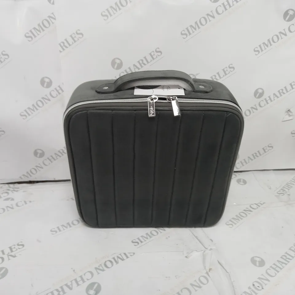 TILI VELVET QUILTED MAKE-UP ORGANISER LARGE VANITY CASE - GREY