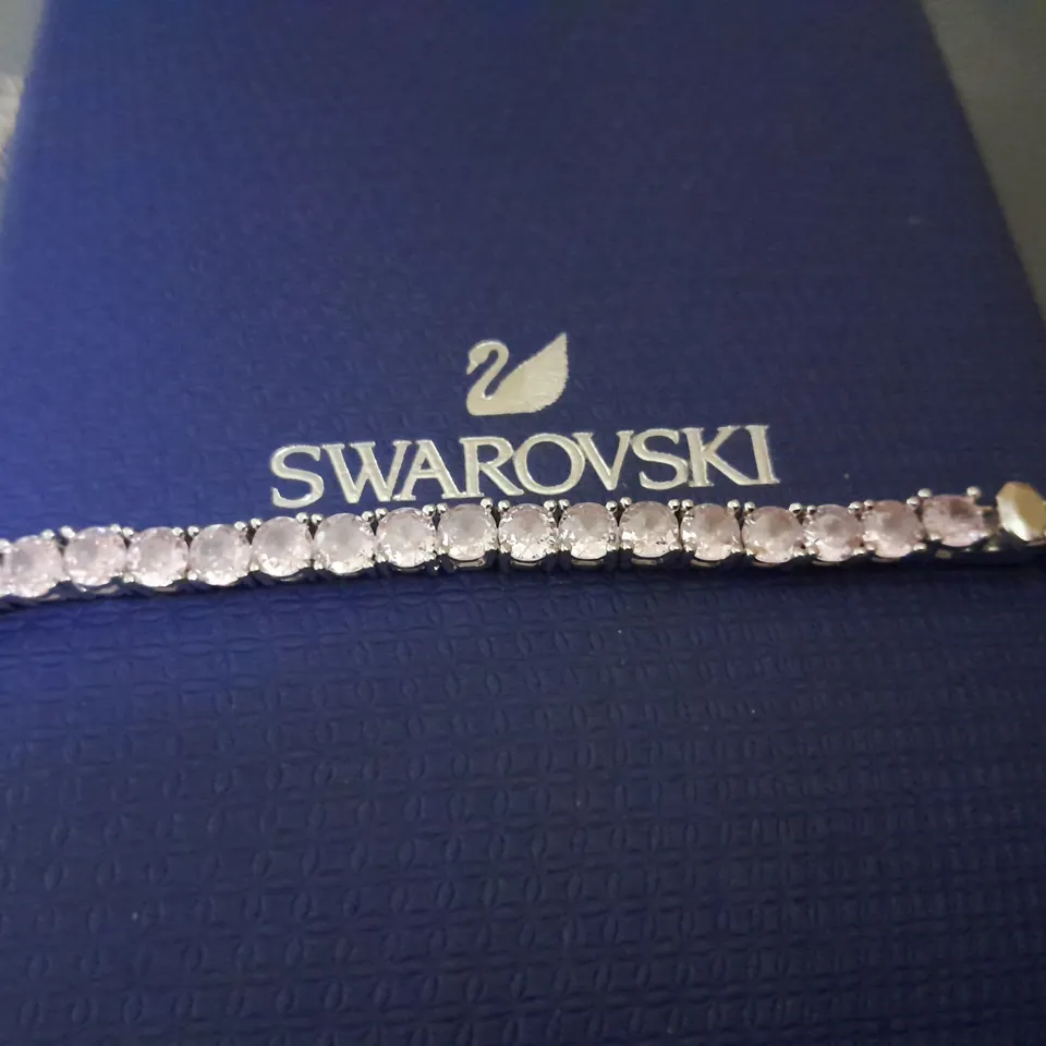 SWAROVSKI NECKLACE WITH PINK STONES SET IN SILVER LOOK CHAIN