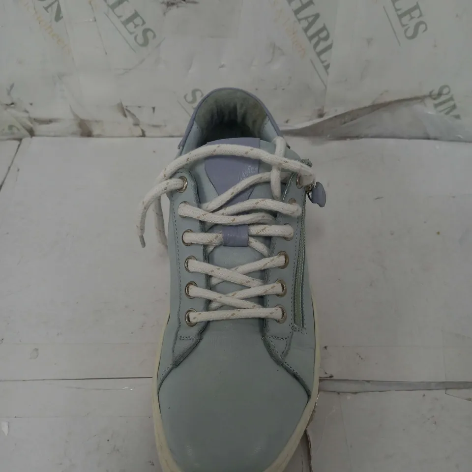 ADESSE ZIP LACE TRAINERS IN BLUE/WHITE - 5