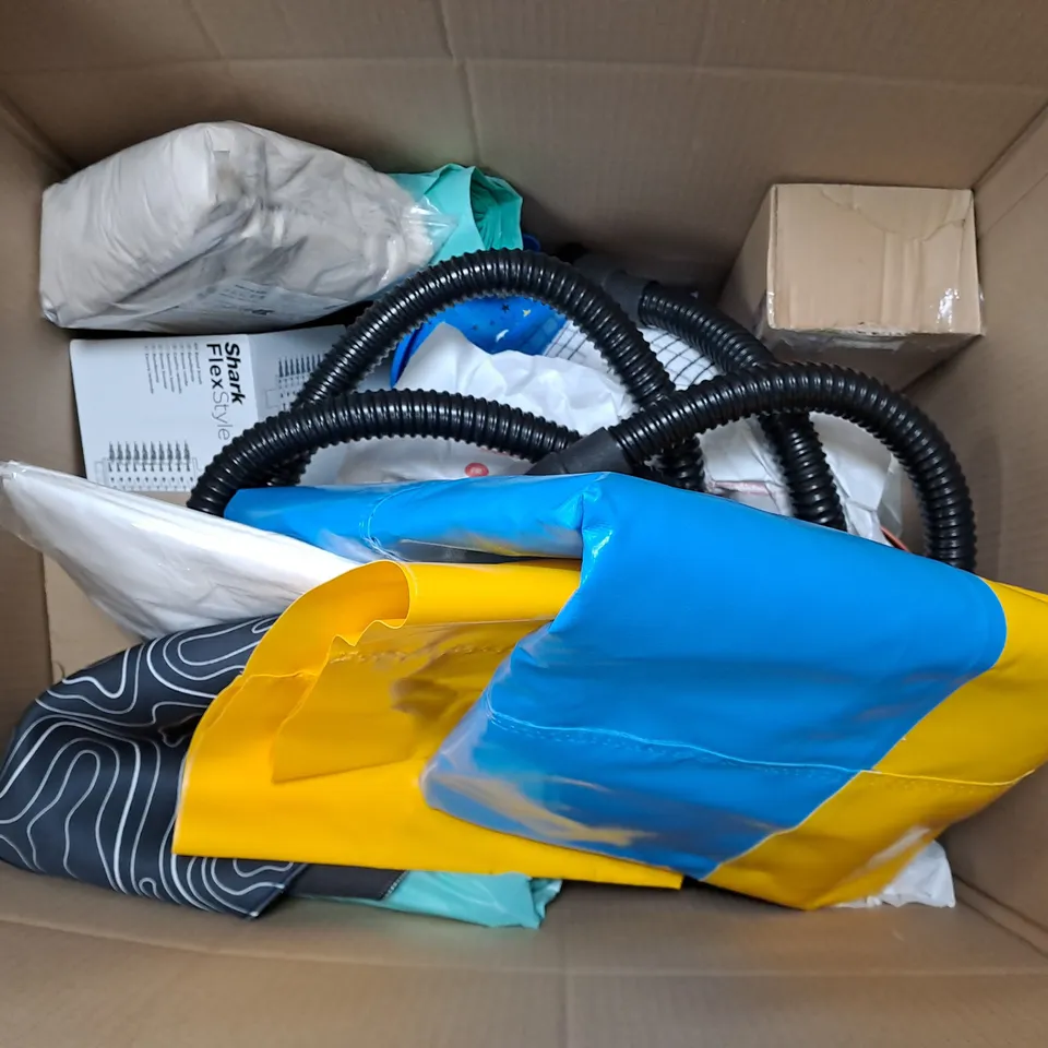 APPROXIMATELY 20 ASSORTED HOUSEHOLD ITEMS TO INCLUDE TRIPOD, MICROFIBRE TOWEL, BIN BAGS, ETC - COLLECTION ONLY