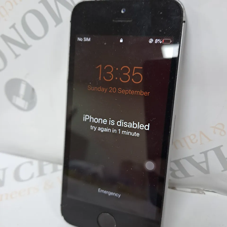 APPLE IPHONE SE SMARTPHONE 
