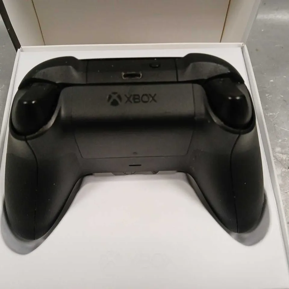 BOXED XBOX WIRELESS CONTROLLER