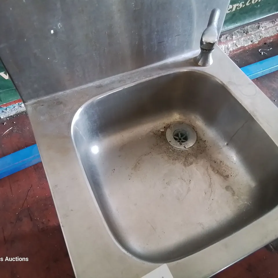 STAINLESS STEEL PEDAL OPERATED HAND WASH SINK