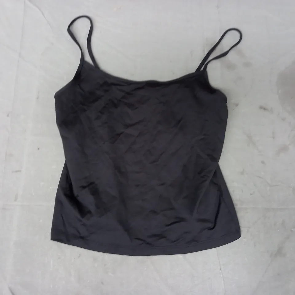 PULL & BEAR VEST IN BLACK SIZE MEDIUM
