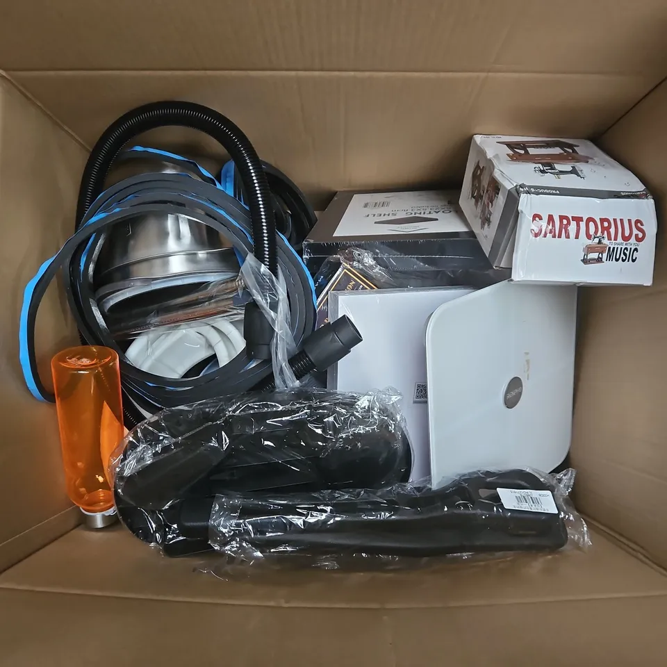 BOX OF APPROXIMATELY 10 ASSORTED HOUSEHOLD ITEMS TO INCLUDE RAPESCO 4-HOLE METAL PUNCH (BOXED) + BONTEC MONITOR STAND (BOXED) + NOVELTY WATER BOTTLE 