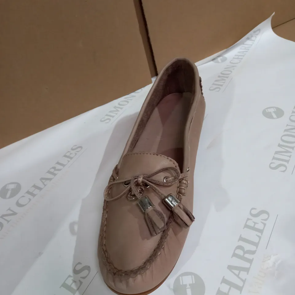 MODA SLIPS ON SHOE SSIZE 7