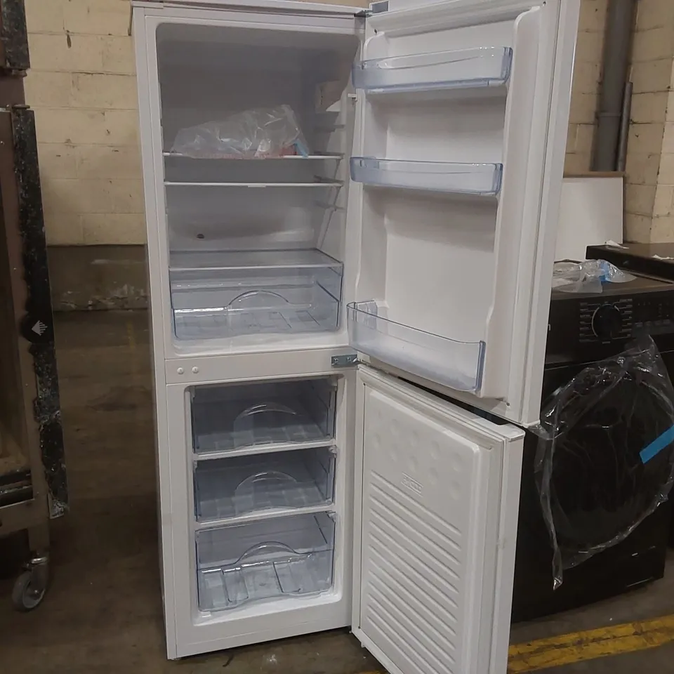SWAN SR15690W 48CM WIDE, 144CM HIGH, 50/50 SPLIT COMPACT FRIDGE FREEZER - WHITE