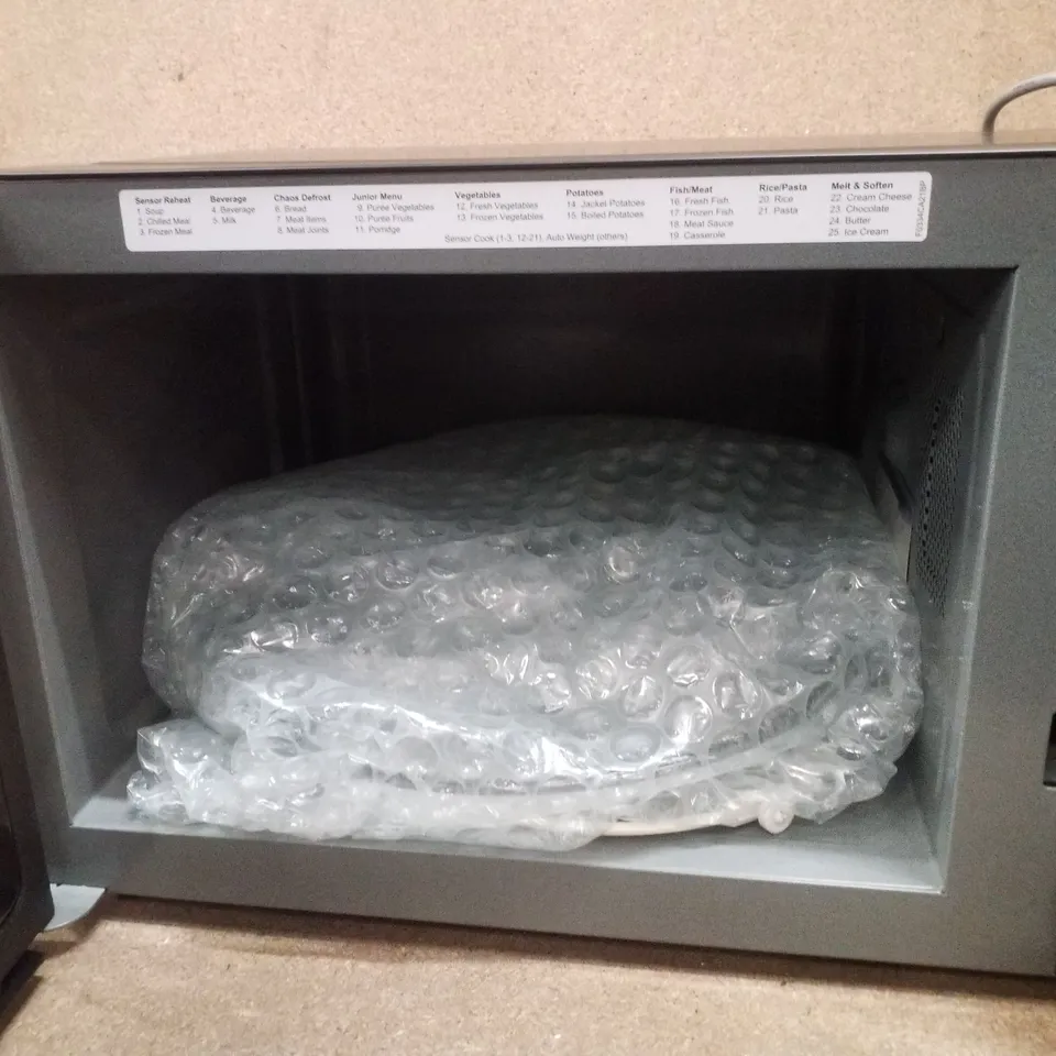 BOXED PANASONIC 32L COMPACT SOLO MICROWAVE OVEN - BLACK