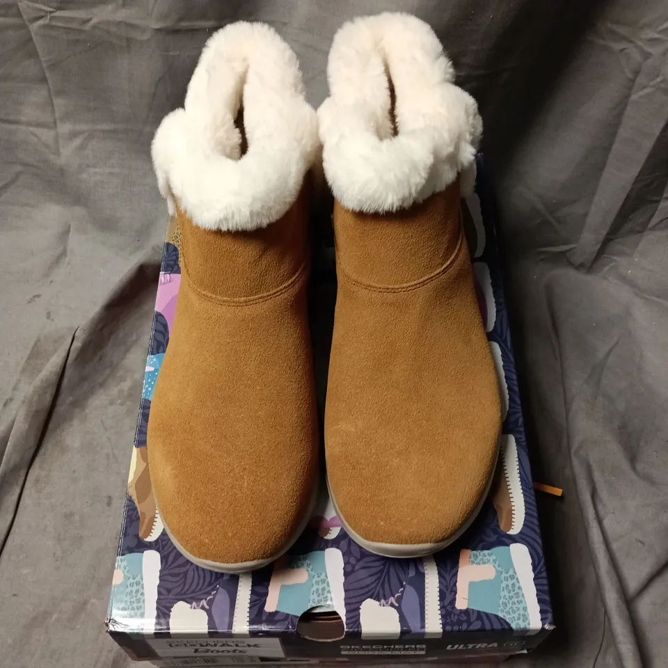 SKECHERS GOWALK BOOTS – CHESTNUT SUEDE WITH WHITE FAUX-FUR TRIM, UK 6 (US 9, EU 39)