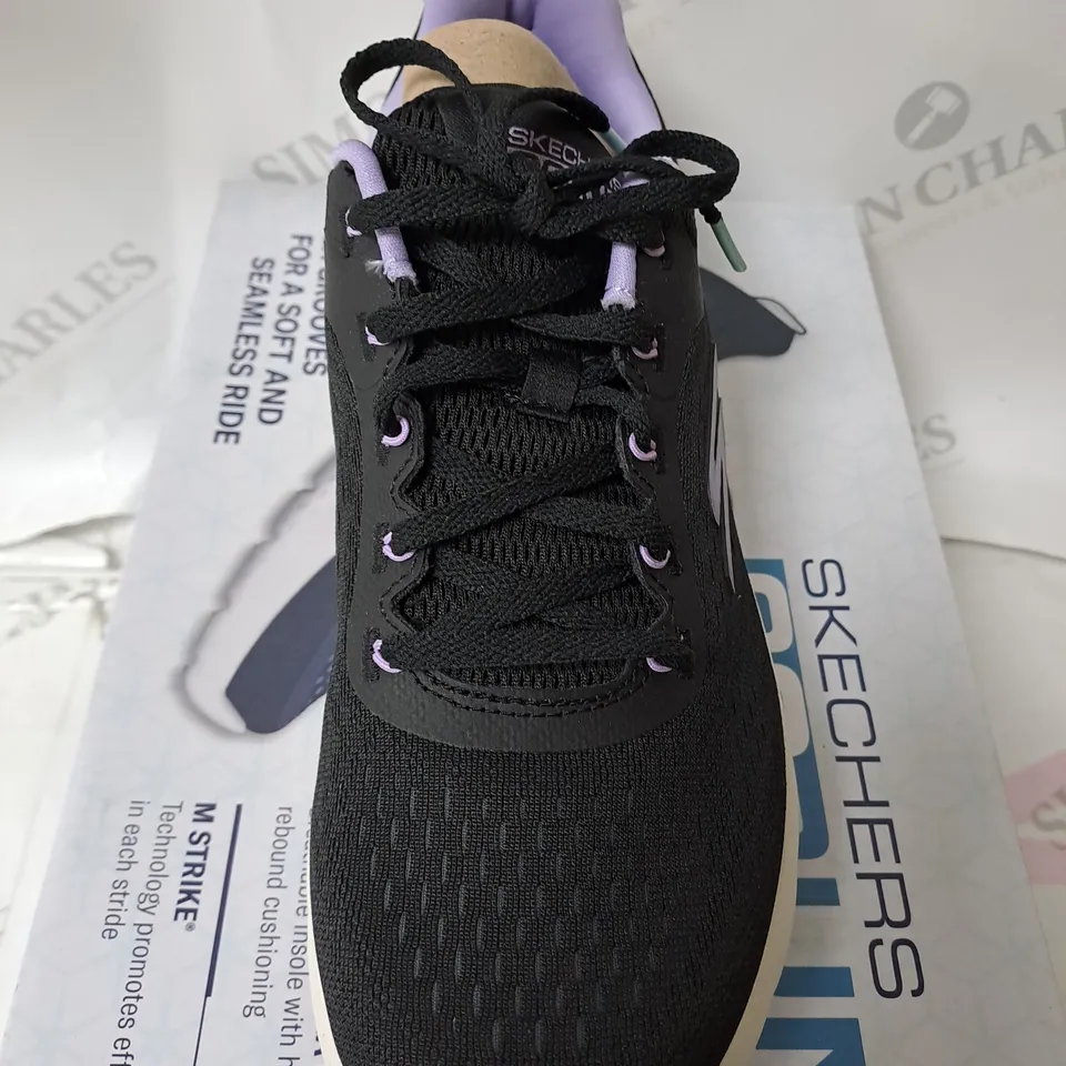 SKECHERS GO RUN LITE IN BLACK AND PINK SIZE 9 