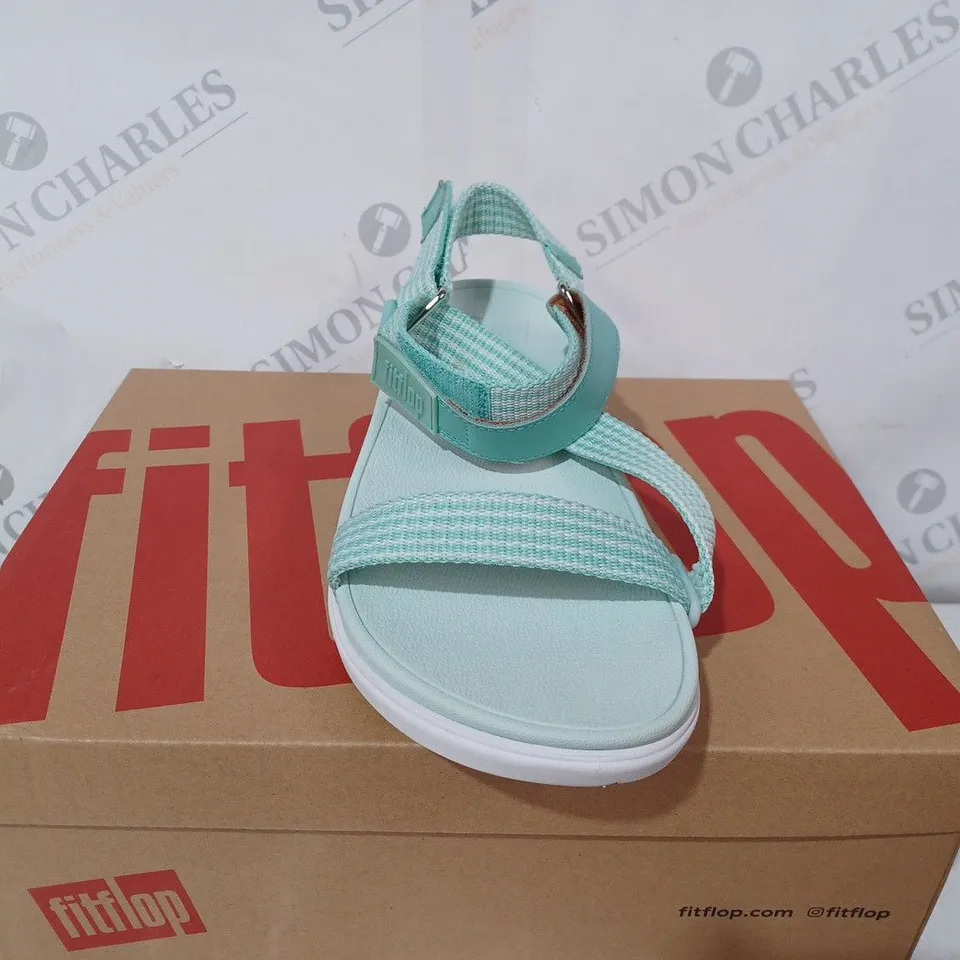 BOXED LOOSH WEBBING Z-STRAP SANDALS SIZE 5