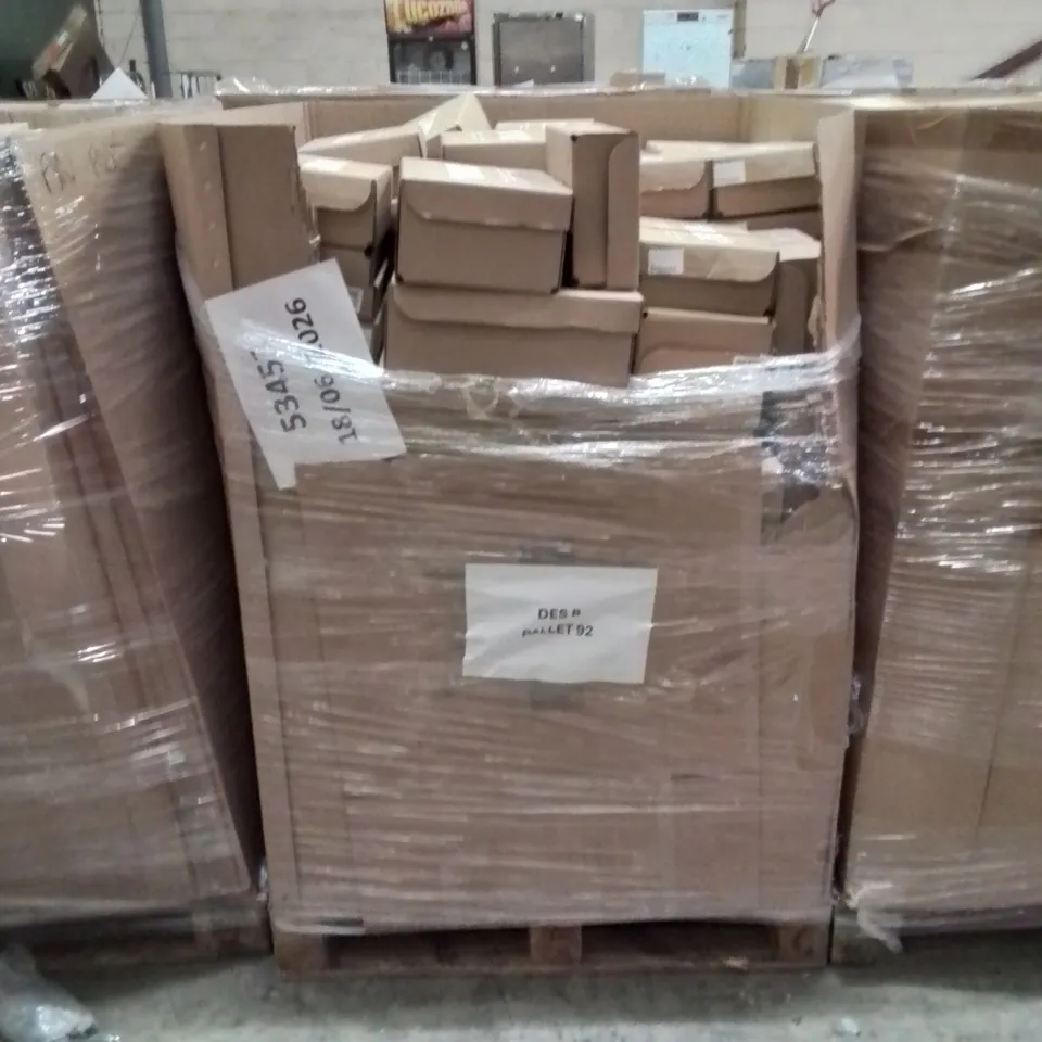 PALLET CONTAINING APPROXIMATELY 88X ASSORTED BRAND NEW DESIGNER SHOES INCLUDING: JD WILLIAMS BLACK SANDALS, SIMPLY BE GREEN SANDALS, HEAVENLY SOULS BLACK BOOTS