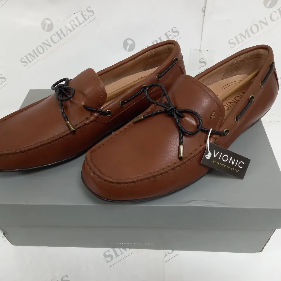 BOXED PAIR OF VIONIC MENS MERCER SHOES IN BROWN - 9