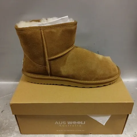 BOXED PAIR OF AUS WOOLI BONDI BOOTS IN CHESTNUT - 11