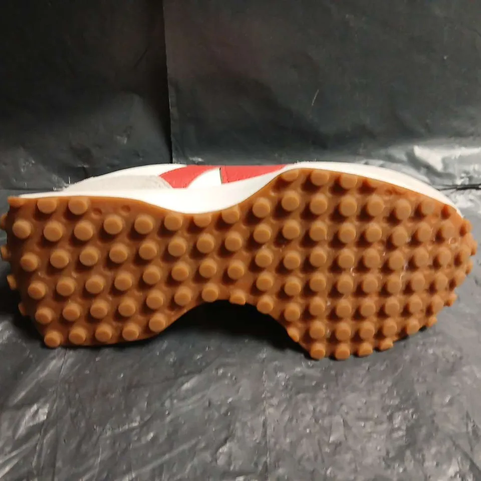 NEW BALANCE TRAINERS – UK SIZE 4.5