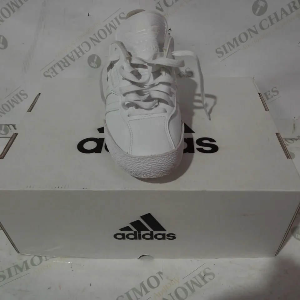BOXED PAIR OF ADIDAS TRAINERS IN WHITE UK SIZE 9