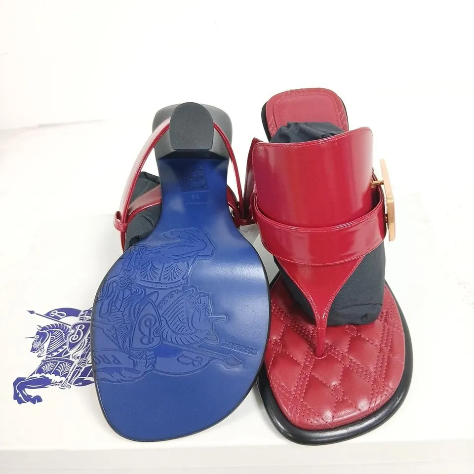 BURBERRY RED LEATHER SANDALS – UK 3 (EU 36)