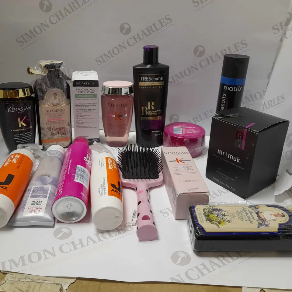 BOX OF APPROX 20 ASSORTED COSMETICS TO INCLUDE SHAMPOOS, HAIR BRUSHES AND HAIR 