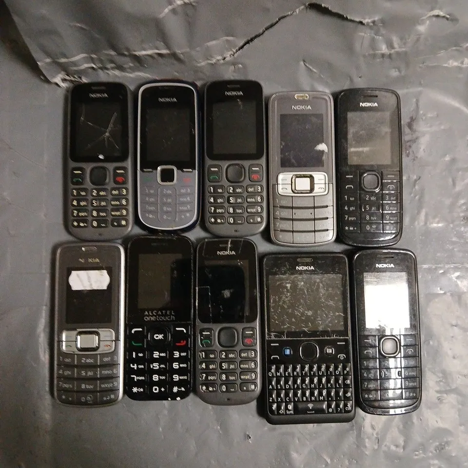 10 X ASSORTED RETRO MOBILE PHONES TO INCLUDE NOKIA, ALCATEL ETC	