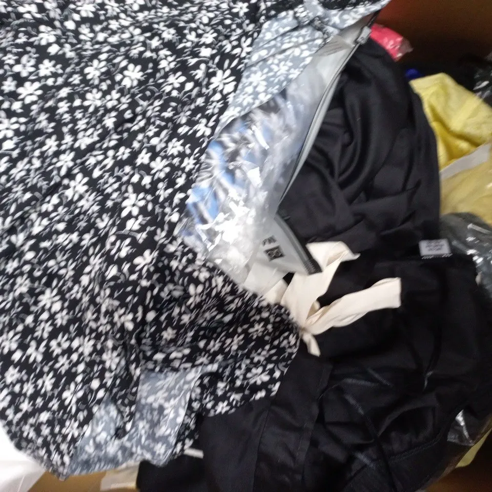 APPROXIMATELY 20 ASSORTED CLOTHING AND FASHION PRODUCTS IN VARIOUS STYLES AND SIZES - COLLECTION ONLY