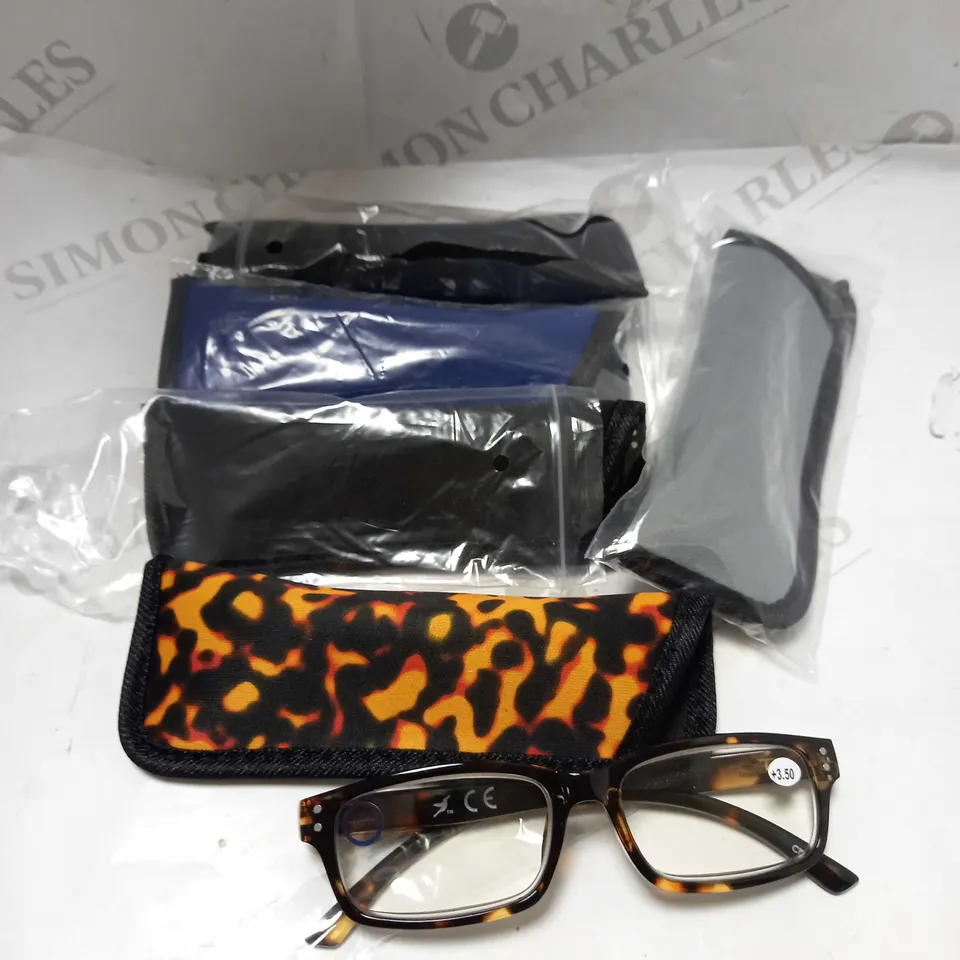 SET OF READING GLASSES