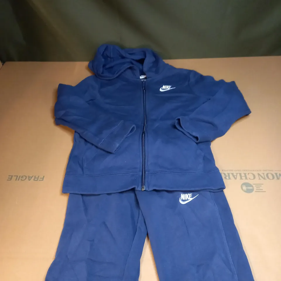CHILDRENS NAVY BLUE NIKE LOGO TRACKSUIT SIZE UNSPECIFIED