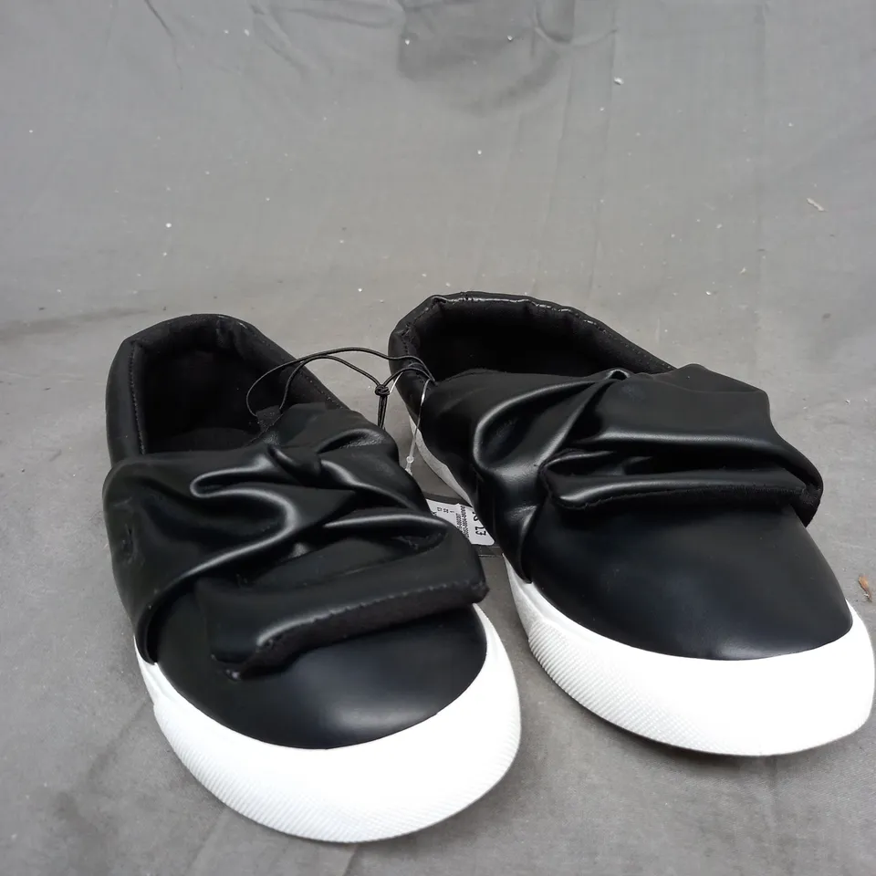 BOX OF APPROXIMATELY 10 PAIRS OF JUNIOR LOW BLACK AND WHITE BOW SHOES 