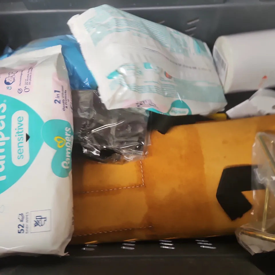 APPROXIMATELY 12 ASSORTED HOUSEHOLD ITEMS TO INCLUDE WATER FILTER CARTRIDGE, SMOL CAPSULES, PAMPER WIPES, ETC