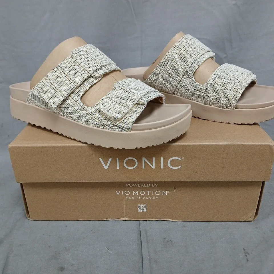 BOXED PAIR OF VIONIC RYDER SANDALS IN CREAM/GOLD SIZE 4.5