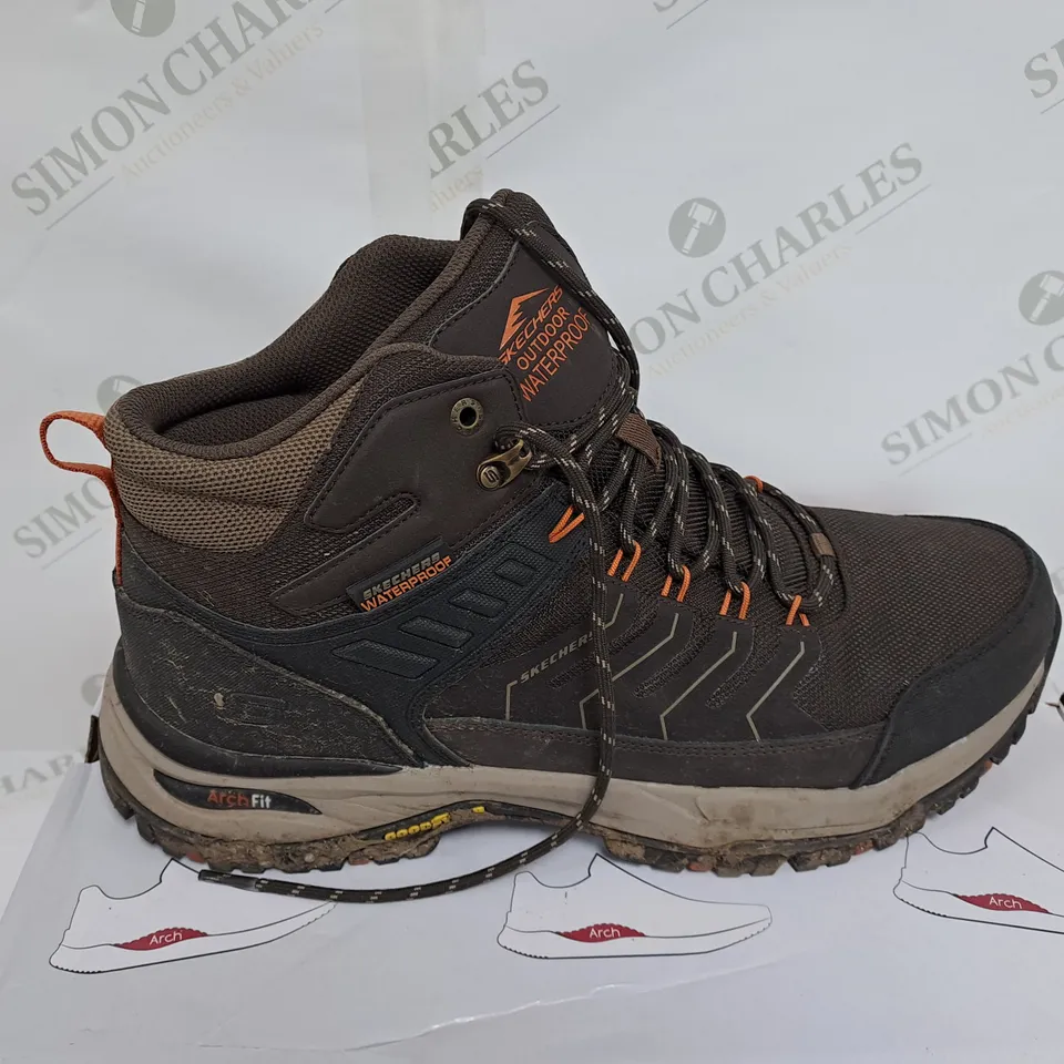 BOXED SKETCHERS ARCH FIT BROWN WALKING BOOTS SIZE 12, SIGNS OF WEAR