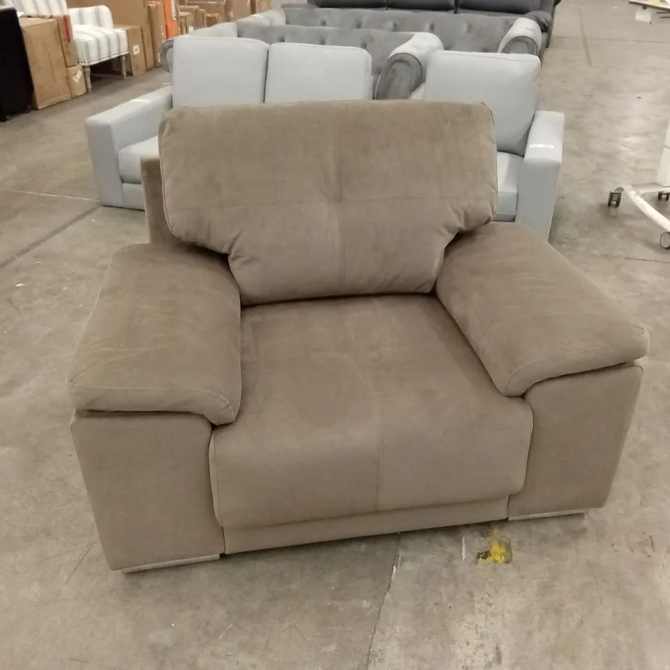 KANSAS ARMCHAIR, BEIGE CLASSIC VELVET