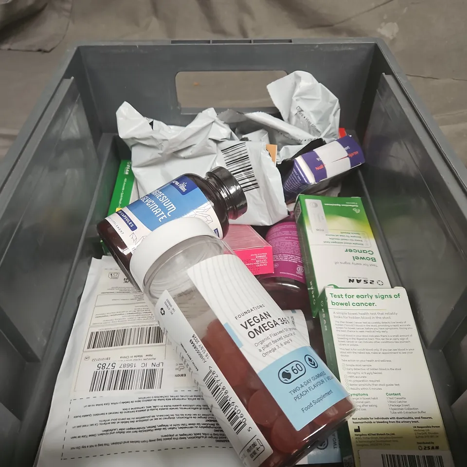 TOTE OF APPROXIMATELY 20 ASSORTED HEALTHCARE PRODUCTS TO INCLUDE BONE BROTH COLLAGEN CAPSULES - MAGNETIC NASAL STRIPS AND KNOWN VEGAN OMEGA 369 GUMMIES
