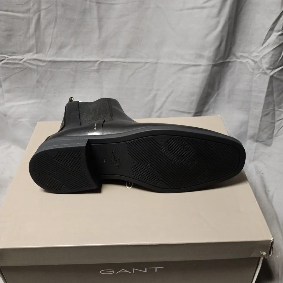 GANT BLACK LEATHER CHELSEA BOOTS – SIZE 39