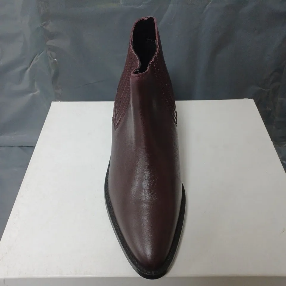 BOXED PAIR OF WOMENS WINE LEATHER ANKLE BOTS SIZE 36