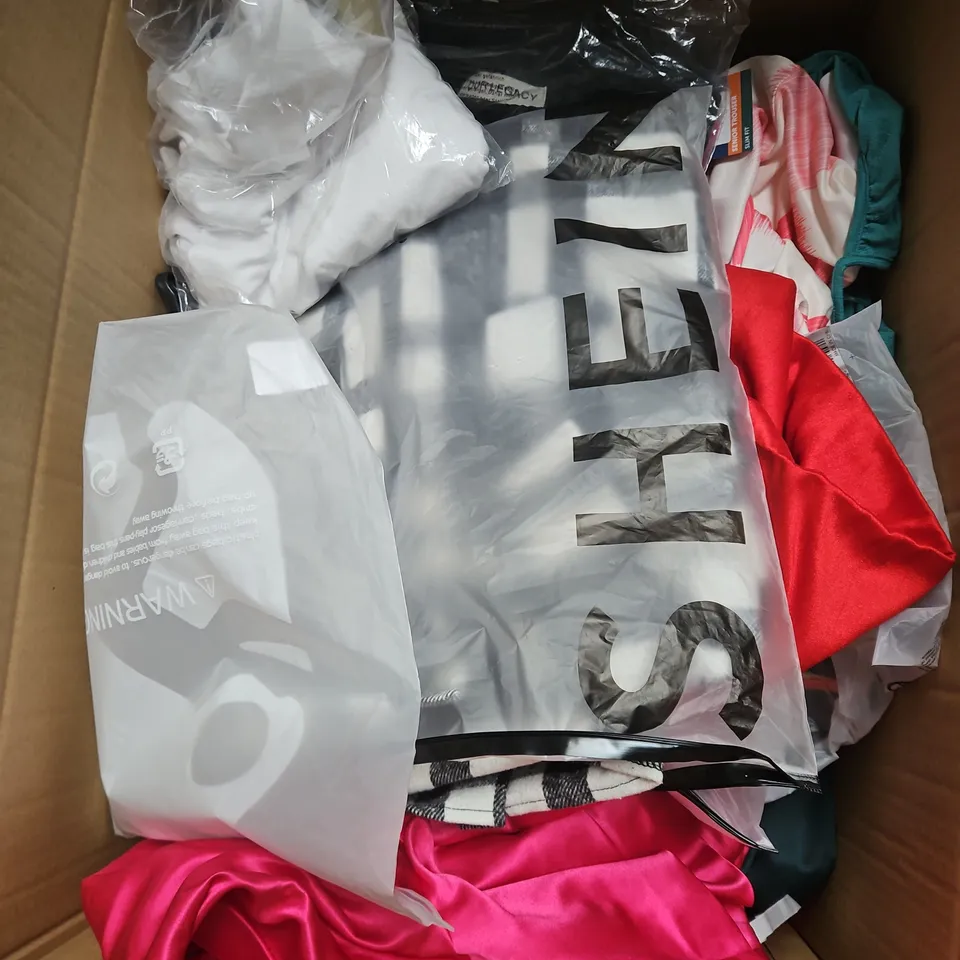 BOX OF APPROXIMATELY 20 ASSORTED CLOTHING ITEMS TO INCLUDE SKIRT, DRESS, TOPS, ETC