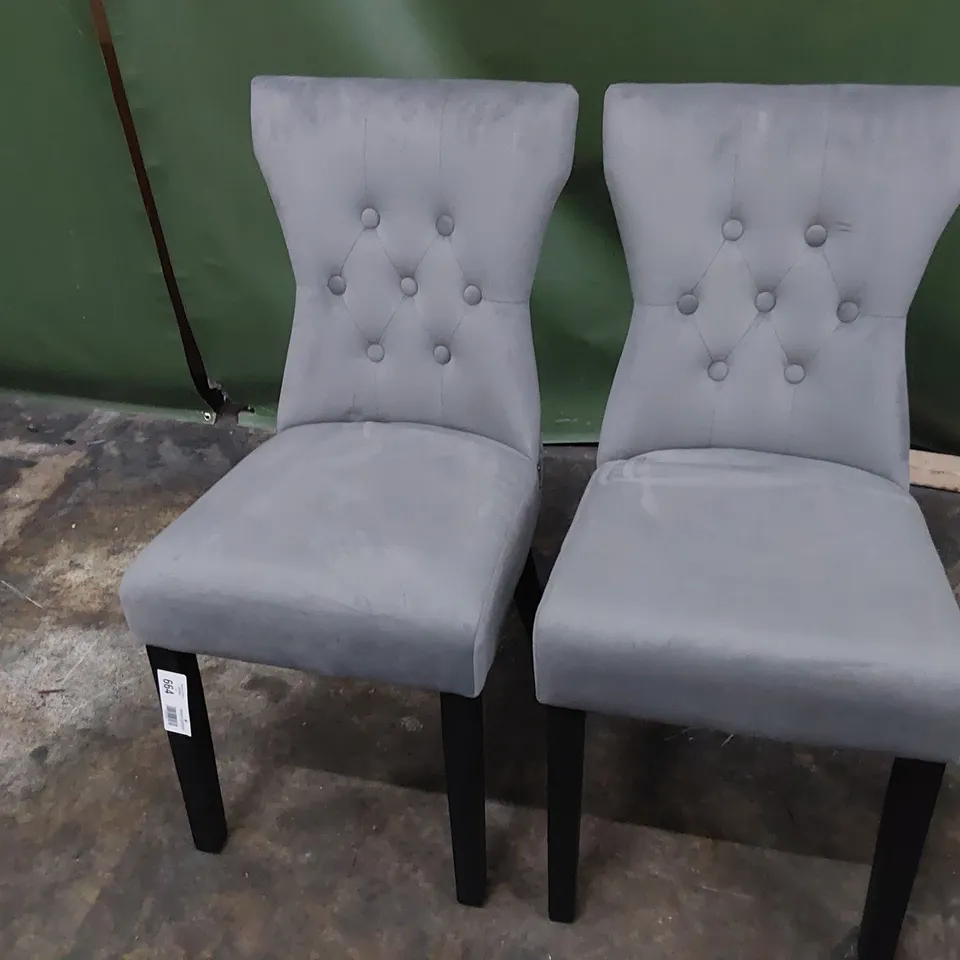 PAIR DESIGNER UPHOLSTERED BUTTONED RING BACK DINING CHAIRS GREY PLUSH FABRIC ON DARK LEGS 