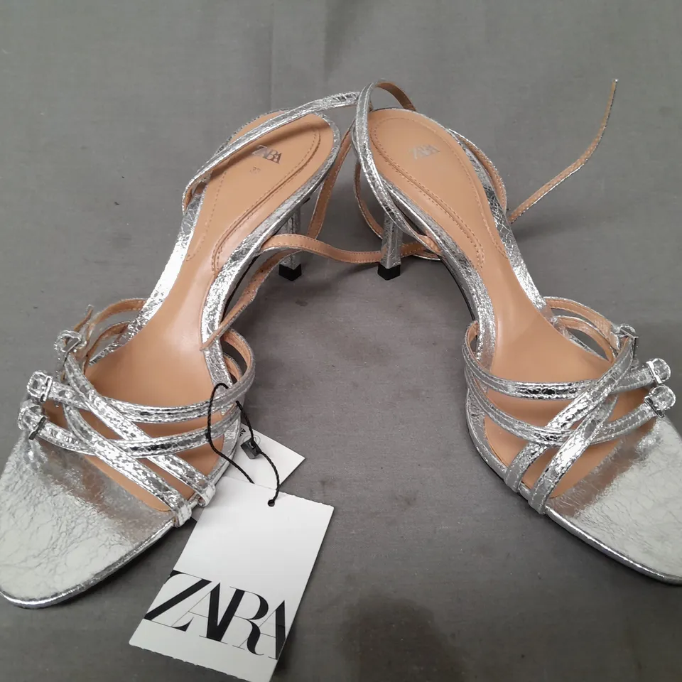 BOXED PAIR OF ZARA OPEN TOE HEELED SANDALS IN METALLIC SILVER EU SIZE 37