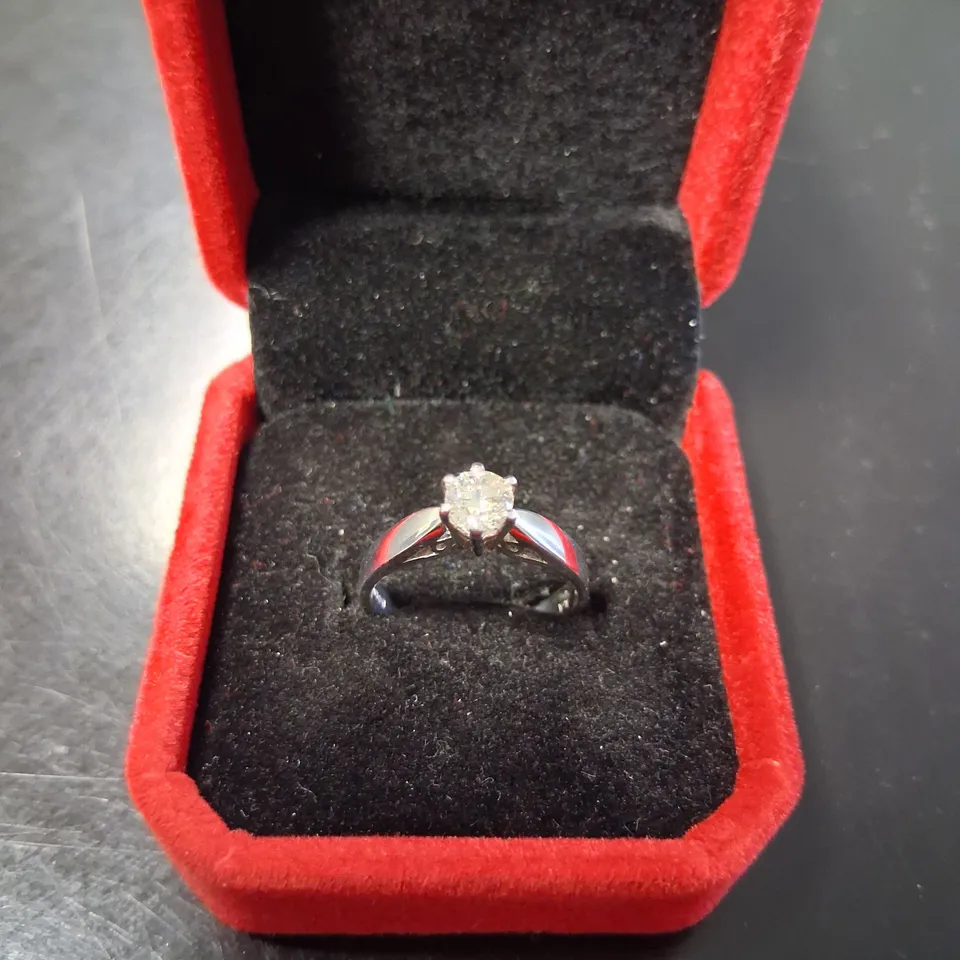 PLATINUM SOLITAIRE RING SET WITH A NATURAL DIAMOND