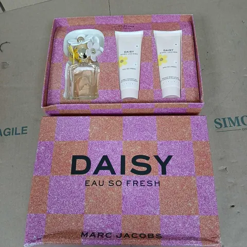 BOXED MARC JACOBS DAISY EAU SO FRESH EAU DE TOILETTE GIFT SET 