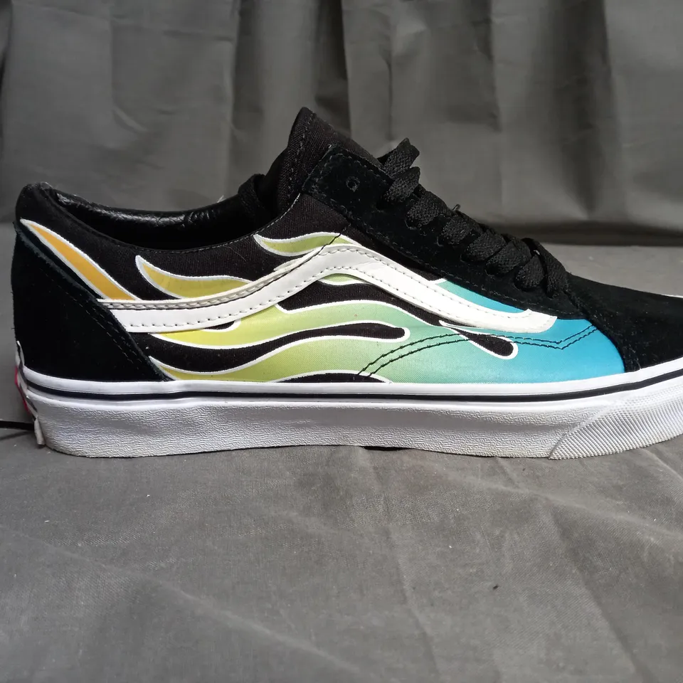 PAIR OF BLACK VANS WITH FIRE DESIGN SIZE 9.5