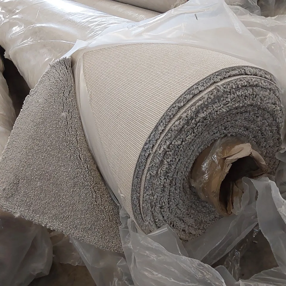 ROLL OF QUALITY ULTIMATE IMPRESSIONS PARADISE CARPET // SIZE: APPROX 5 X 5.1m