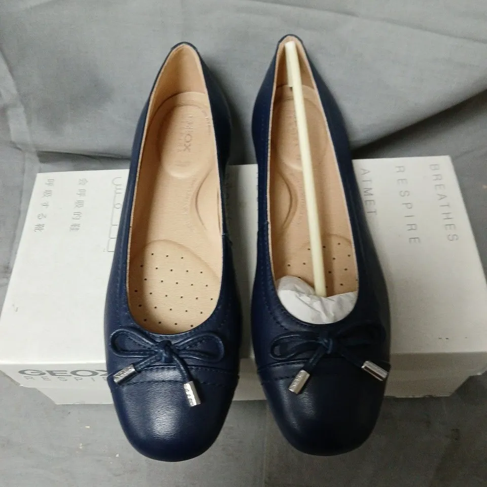 GEOX RESPIRA NAVY LEATHER BALLET FLATS – UK 3.5 (EU 36) WITH BOW