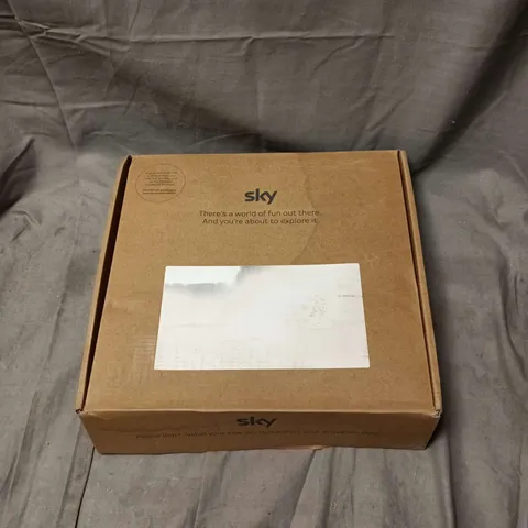 SKY HUB SR213A-02 UK WHITE ROUTER (HUB6A) – BOXED