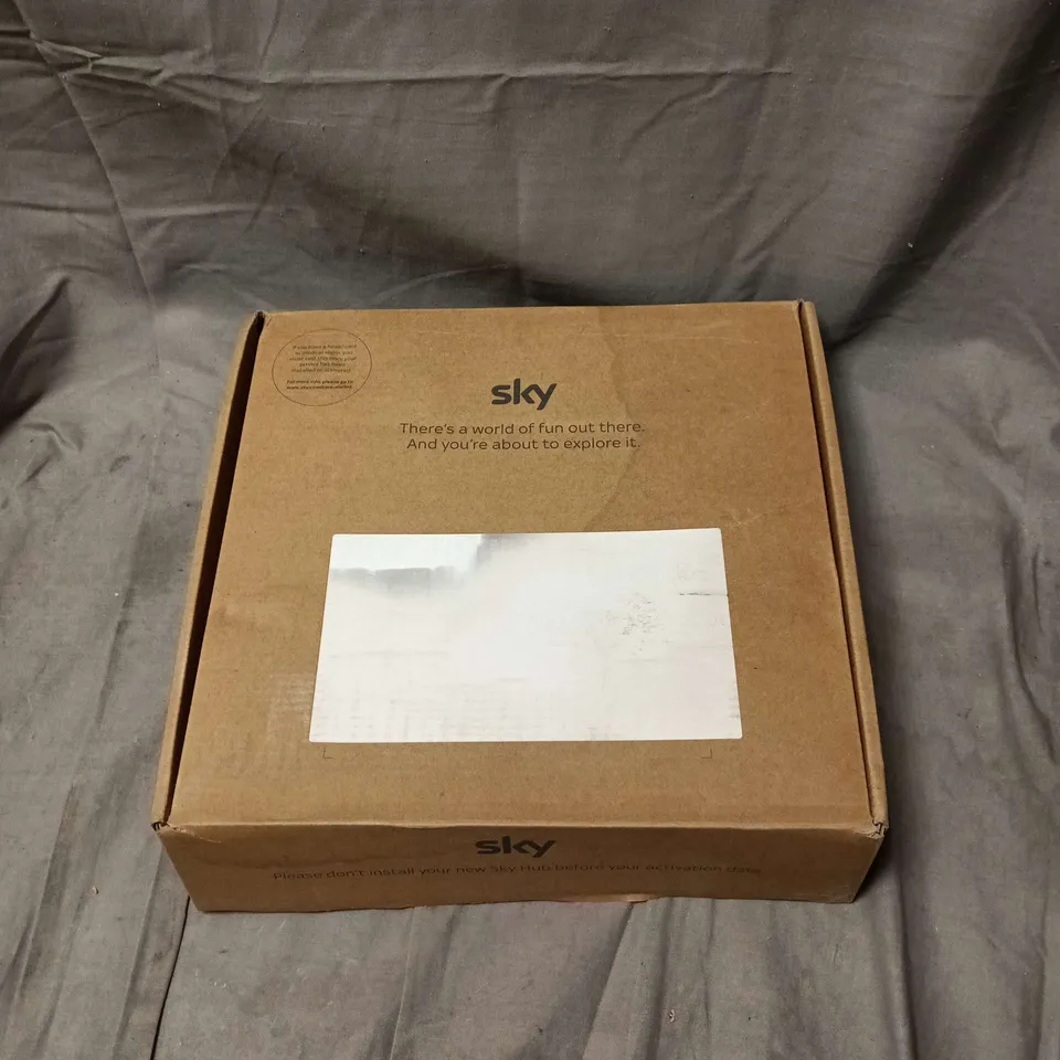 SKY HUB SR213A-02 UK WHITE ROUTER (HUB6A) – BOXED