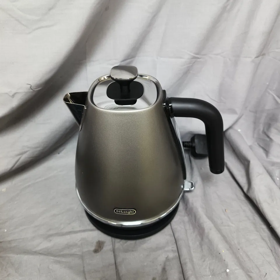 BOXED DELONGHI DISTINTA X KETTLE - TITANIUM