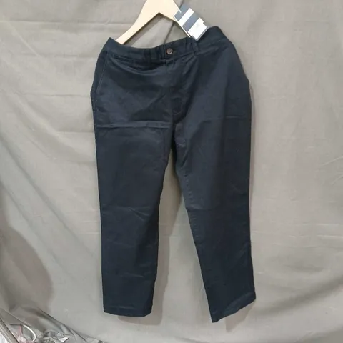 CREW CLOTHING COMPANY NAVY STRAIGHT CHINO TROUSERS, MEN'S, SIZE 36R (CODE MUG105)