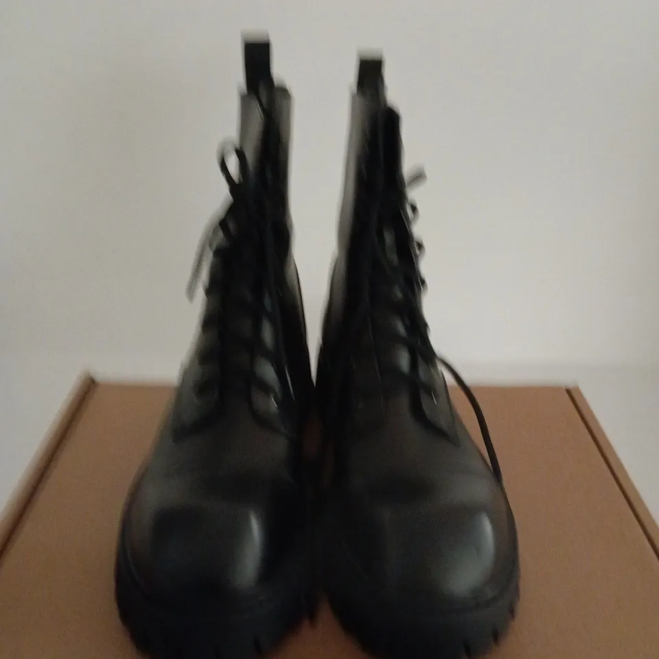 BOXED PAIR OF KOI GIMLI BLACK SQUARE TOE LACE UP BOOTS - SIZE 10
