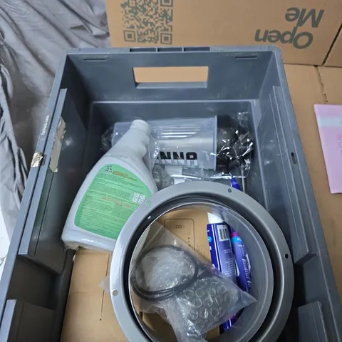 TOTE OF APPROXIMATELY 9 ASSORTED ITEMS TO INCLUDE: LIGHT UP AND MUSICAL CARD 