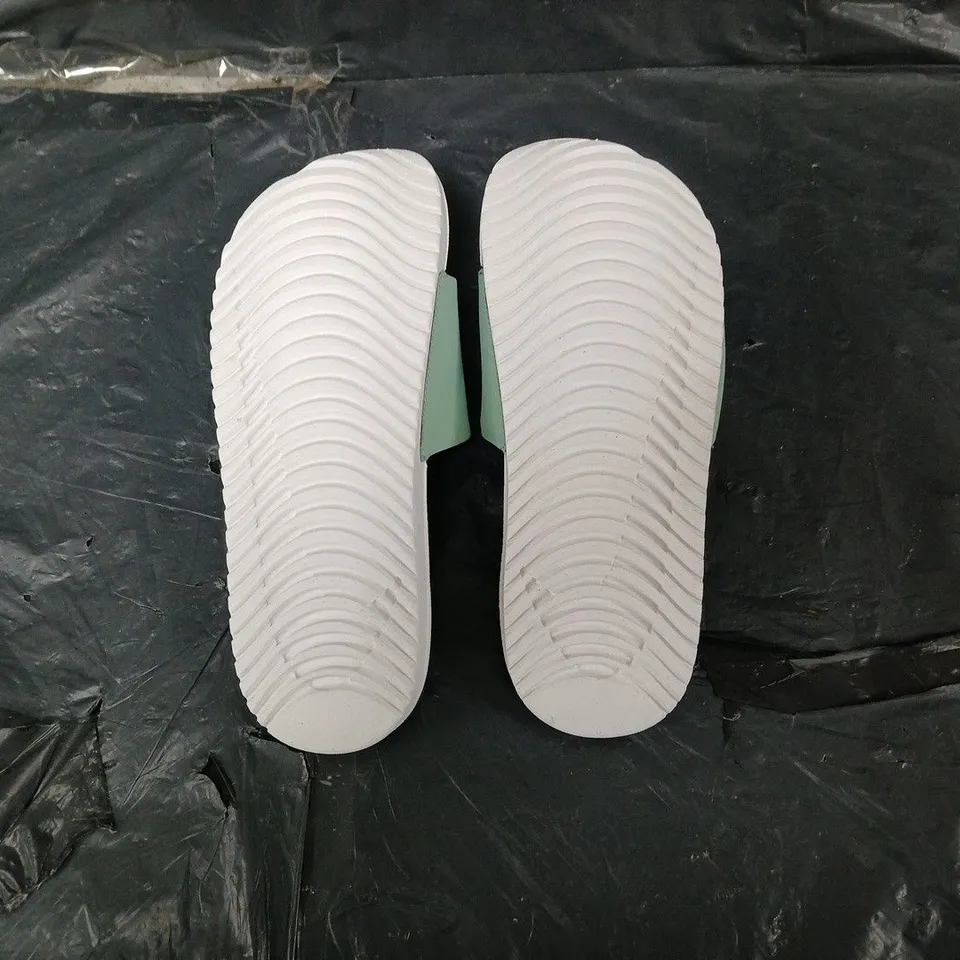 UNBOXED PAIR OF NIKE KAWA SLIDE UK 4.5